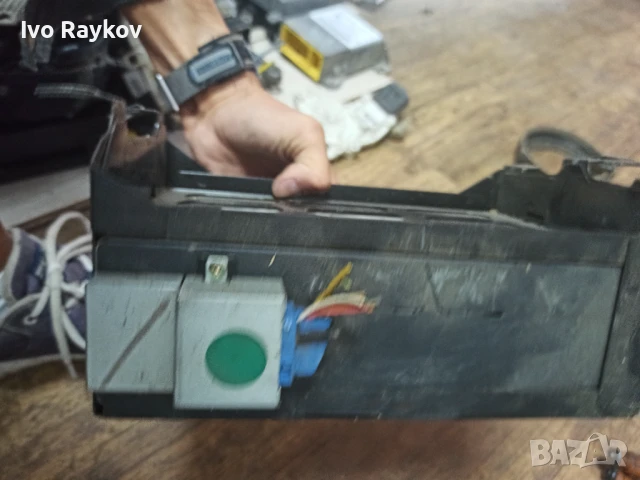 CD чейнджър за Peugeot 607 Sedan , Clarion , 9636561780 , снимка 2 - Части - 51342351