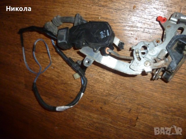 Задна дясна брава Дайхатсу Териос 1.3 2000 год, снимка 2 - Части - 39111774