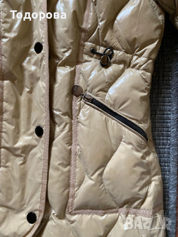Много елегантно бежово яке с подвижна качулка, естествен пух. Високо качество., снимка 4 - Якета - 53292300