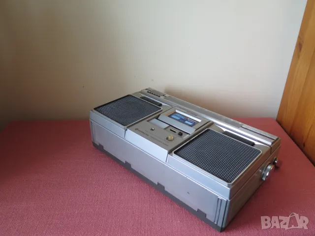 Hitachi TRK 8210E- Радиокасетофон 1981 , снимка 13 - Радиокасетофони, транзистори - 49822722