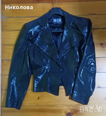 Ефектно черно кожено яке с уникален принт — стил и характер!