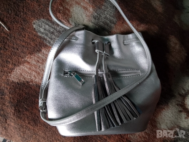 ****дамска чанта лъскава , снимка 2 - Чанти - 52064173