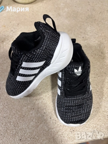 Детски маратонки Adidas, снимка 3 - Детски маратонки - 52367751