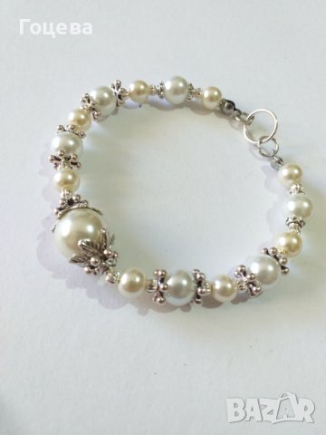 Красива перлена гривна с кристални перли и красиви орнаменти в цвят Сребро , снимка 3 - Гривни - 37157972