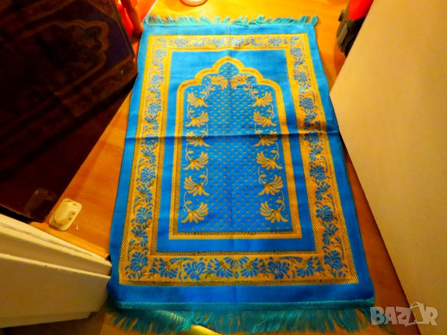 турско молитвено килимче, килимче за молитва за Намаз - син фон с златни орнаменти, снимка 1