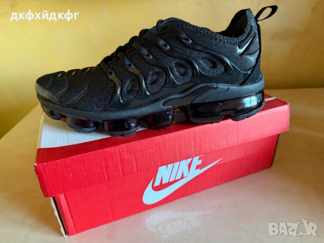 Nike Vapormax Plus, снимка 2 - Маратонки - 52477615