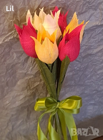 Цветя от крепхартия и бонбони, снимка 2 - Декорация за дома - 53137181