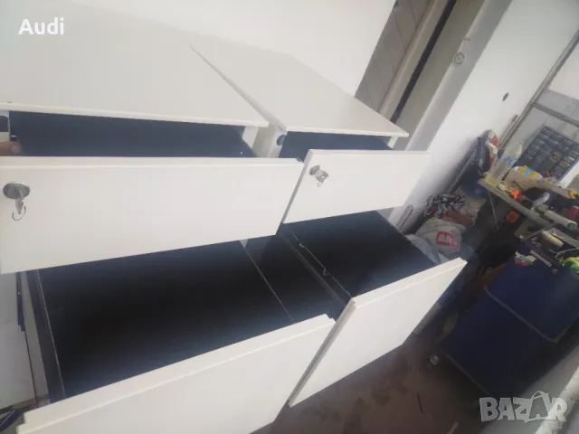 Продавам два броя метални шкафове на колелца с ключ за инструменти, лични вещи., снимка 12 - Куфари с инструменти - 49873550