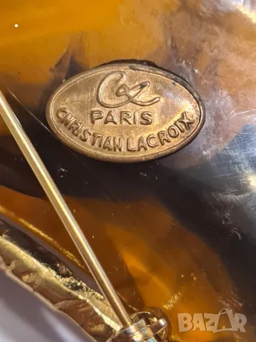 Брошка Christian Lacroix със кехлибар, снимка 4 - Антикварни и старинни предмети - 49155915