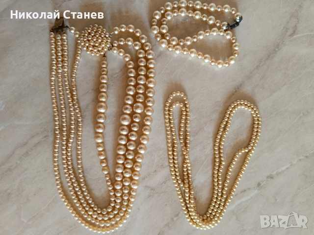 Продавам три перлени огърлици
