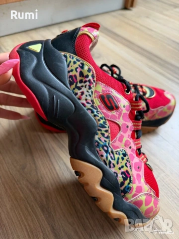 Оригинални шикозни маратонки Skechers Limited Edition! 39 н, снимка 3 - Дамски ежедневни обувки - 52344509