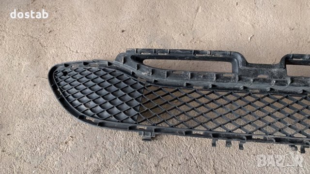 Решетка в бронята за Mercedes GLA W 156, снимка 2 - Части - 34778999
