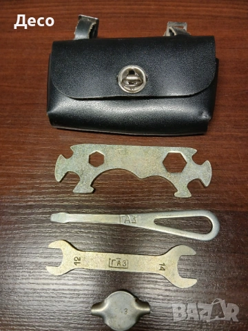 Стара чантичка със инструменти ГАЗ за ретро велосипед.