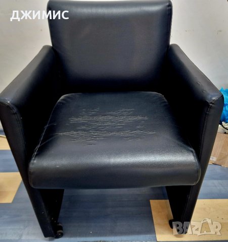 Стол, на колела в много добро състоя, еко кожа , снимка 2 - Столове - 43835416