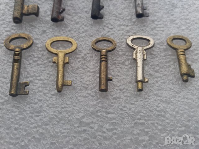 Антикварни бронзови ключове 9 броя, снимка 2 - Антикварни и старинни предмети - 28207812