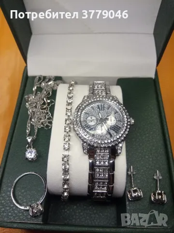 Дамски часовник с бижута 