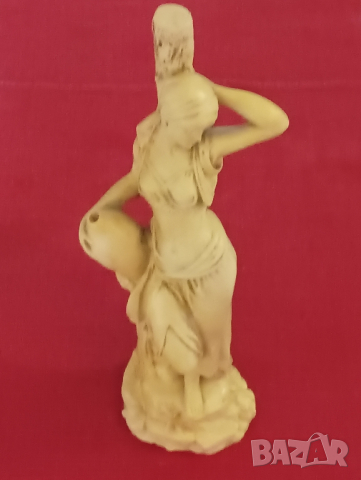 Статуетка, фигурка Момиче. 
