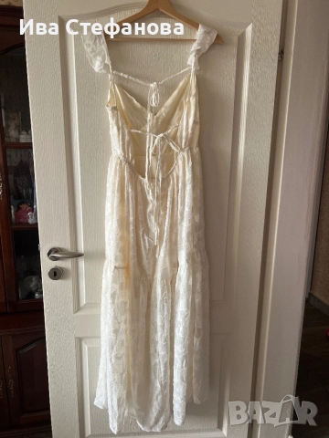 Нова нежна кокетна  кукленска бяла кремава дълга елегантна структурна рокля 3 Д цветя , снимка 2 - Рокли - 51627059