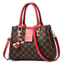 Нова дамска чанта еко кожа код: 2577