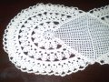 Плетена на една кука бяла покривка за маса тишлайфер, снимка 4