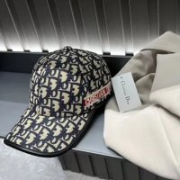 шапки с козирка Louis Vuitton, Burberry, Dior реплика , снимка 5 - Шапки - 36915857
