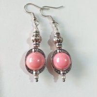 Красиви обици с розови перли и овална рамка цвят сребро , снимка 2 - Обеци - 33145593