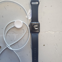Apple Watch SE 40mm, снимка 3 - Смарт часовници - 44909924