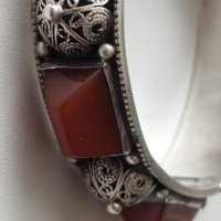 Авторска Сребърна гривна тип белезник гарнирана с карнеоли, снимка 8 - Гривни - 40681215