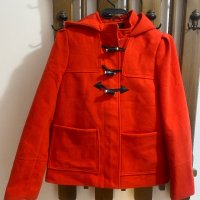 Палто с качулка HM 38 размер червено, снимка 1 - Палта, манта - 38852651