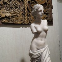 Голяма стара  скулптура, еротика  Венера Милоска - Афродита - Богинята на любовта - 18+, снимка 2 - Декорация за дома - 27959925