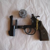 Детски пистолети, автомати и арбалети - с капси, стрелички и щракащи, снимка 3 - Други - 16643474