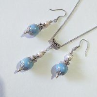 Красив комплект бижута с истински бели Тихоокеански перли и перлени сини мъниста , снимка 2 - Бижутерийни комплекти - 38233754