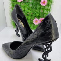 Обувки с ток YSL, снимка 1 - Дамски обувки на ток - 44863116