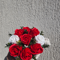 Ръчно плетени кашпи , аранжирани със сапунени рози, снимка 6 - Декорация за дома - 44910875