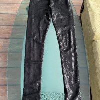 Дамски черен панталон с пайети в , снимка 1 - Клинове - 38375125