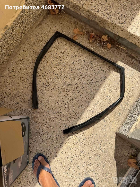 Упътнение водач на стъклото на задна дясна врата на Range Rover Evoque само за 50лв. BJ32-25766-A, снимка 1