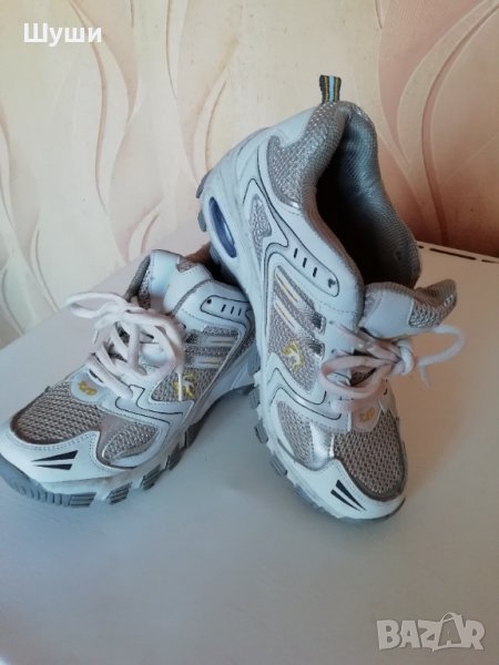 Бели маратонки , снимка 1