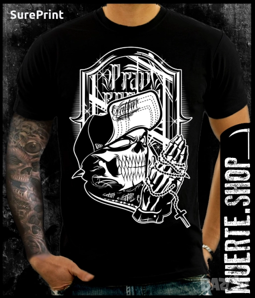 Черна тениска с щампа PRAY HANDS SKULL, снимка 1