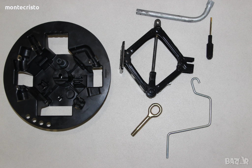 Авариен комплект крик Fiat Grande Punto (2005-2012г.) ключ за гуми / кука за теглене, снимка 1