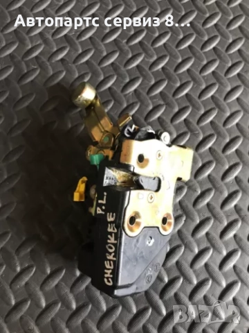 Оригинален механизъм за заключване на предна лява врата за Jeep Cherokee 2002–2008 г