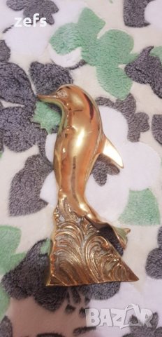 Уникални месингови делфини