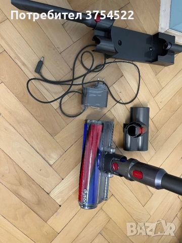 Вертикална прахосмукачка Dyson V8 sv25, снимка 13 - Прахосмукачки - 51218185