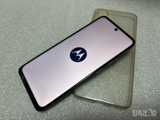 Перфектен! Motorola Moto G35 5G 256GB, Зелен, снимка 2 - Motorola - 53022228