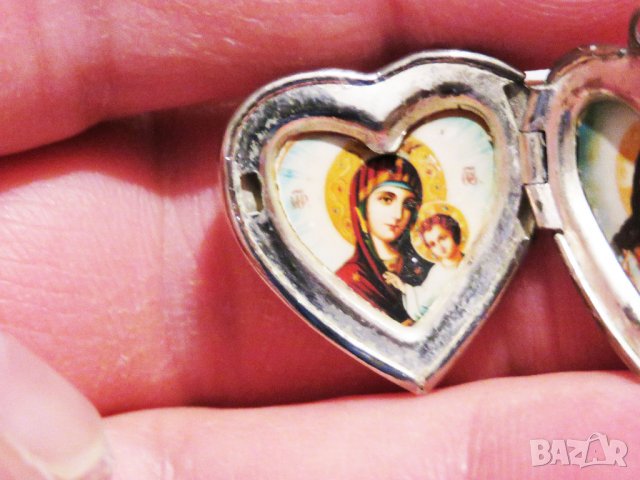 Старинен сребърен медальон Дева Мария, Богородица  и Исус Христос и тайник, снимка 3 - Колиета, медальони, синджири - 33601018