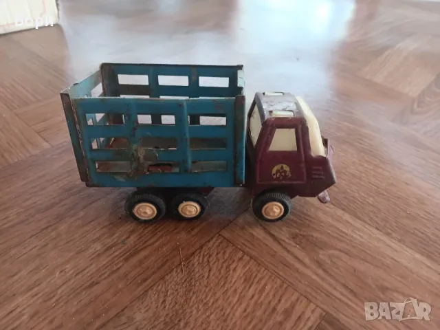 Старо метално камионче