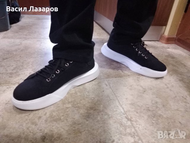 Мъжки спортни обувки в черен цвят, с висока бяла подметка и черни връзки в  Спортни обувки в гр. Пазарджик - ID38293602 — Bazar.bg