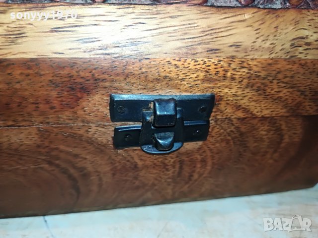дървена кутия с дърворезба и метален обков 2007211211, снимка 6 - Антикварни и старинни предмети - 33573593