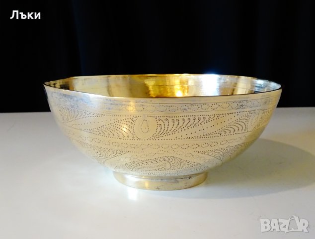 Персийска бронзова бонбониера,купа,орнаменти. 