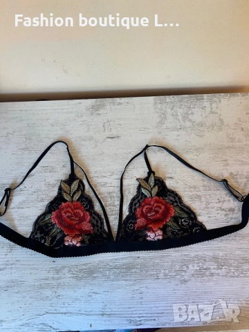 Дантелено черно бюстие с прибира бродерия с цветя и ленти през гърдите 🖤❤️🖤