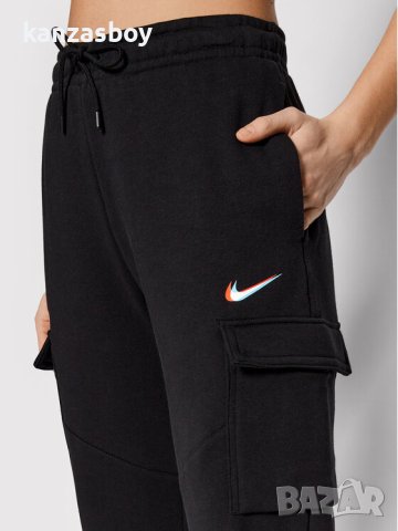 Nike Sportswear  - страхотно дамско долнище , снимка 1 - Спортни екипи - 43780600